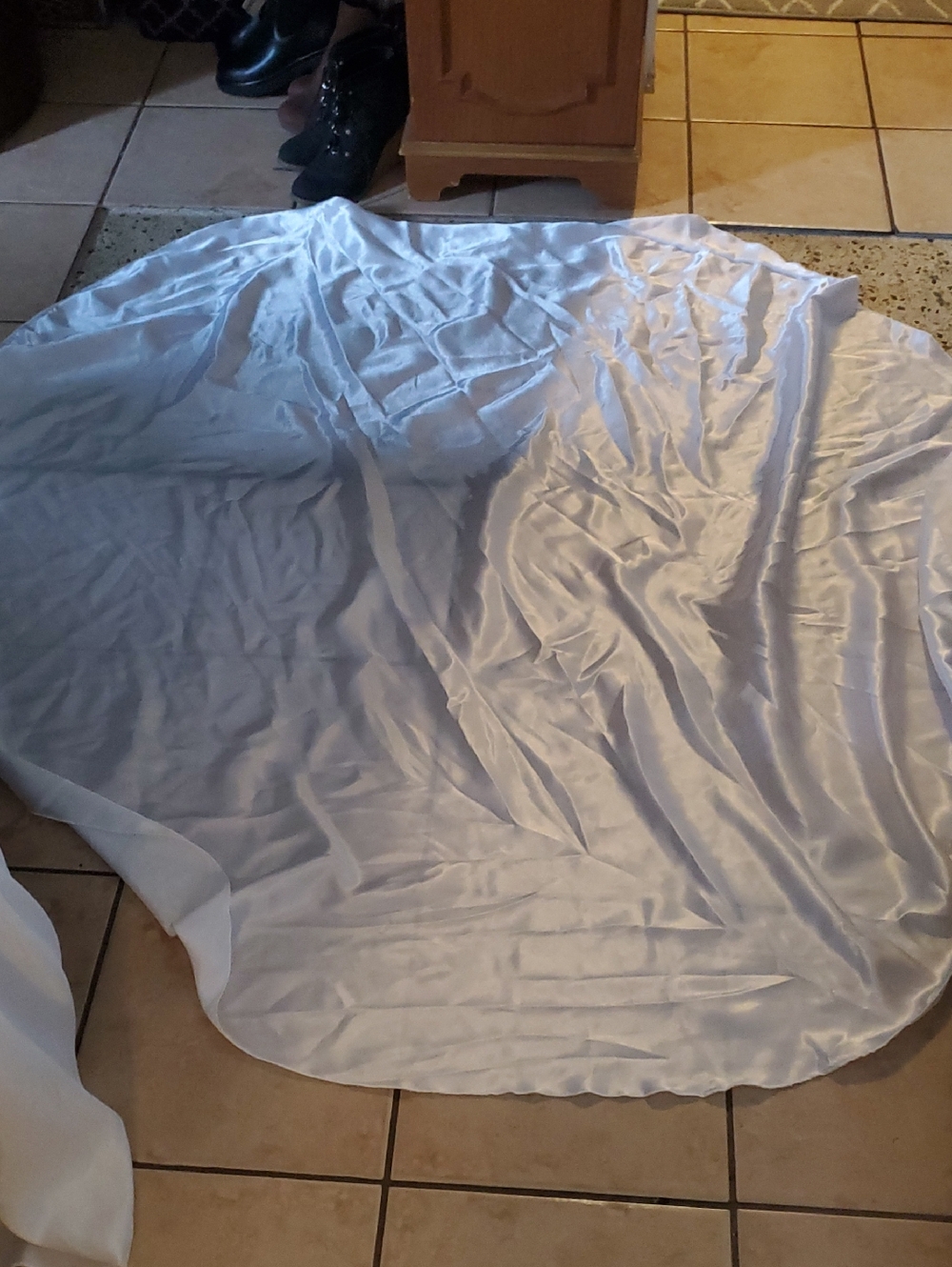 2 White Satin Round Table Cloths Luxurious Smooth Finish